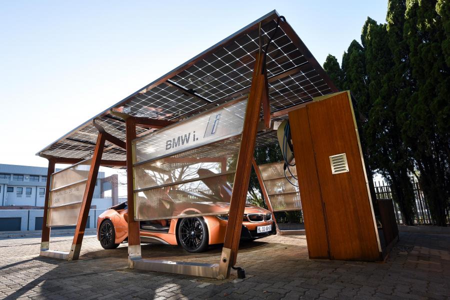  BMW i8 Roadster (I15) 2018 года  (ZA) (фото 29 из 44)